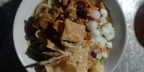Mie Ayam Ceker Pak Toyo: Kenikmatan Harian yang Menggoda di Cilacap